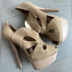 Fendi heels. Will need to be resoled.